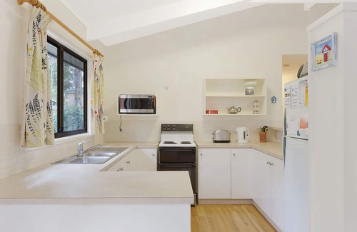 Dalmeny House | 37 Coastal Court - Bush Retreat By the Sea