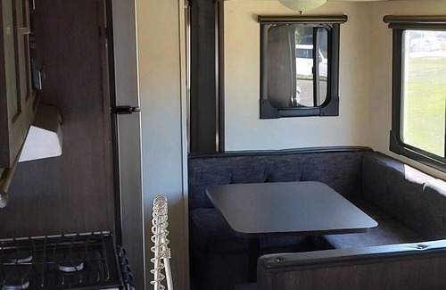New Baltimore House | 37 foot camper on the water with a Boat Slip available