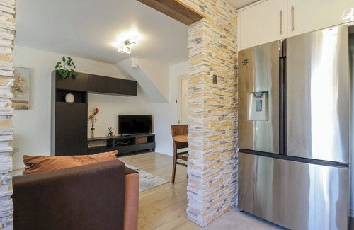 Colchester Cottage | 37 HANBURY GARDENS, pet friendly, with a garden in Colchester