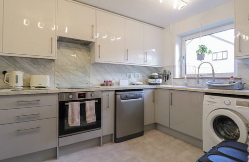 Colchester Cottage | 37 HANBURY GARDENS, pet friendly, with a garden in Colchester