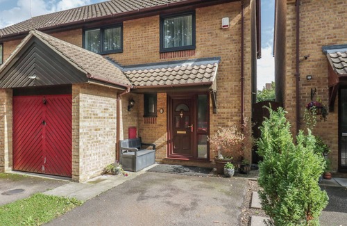 Colchester Cottage | 37 HANBURY GARDENS, pet friendly, with a garden in Colchester