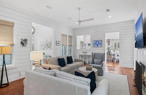 Cottage District House | 37 Lake District Lane