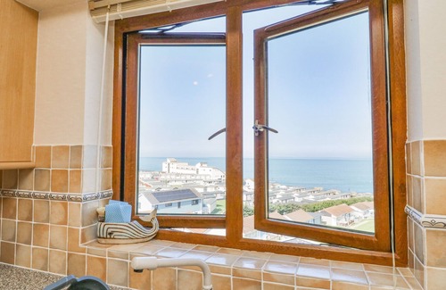 Westleigh Apartment | 37 OCEAN PARK, family friendly in Westward Ho!