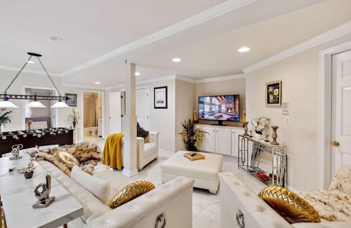 Fairland Apartment | 372) Luxurious 3BR Home!
