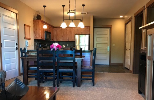 Kellogg Condo | 375One Bed Lux Suite Mt View