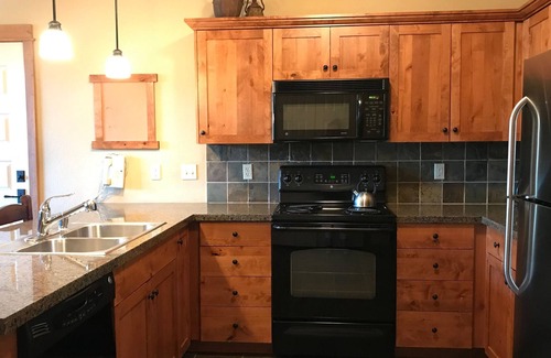 Kellogg Condo | 375One Bed Lux Suite Mt View