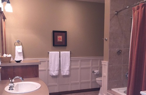Kellogg Condo | 375One Bed Lux Suite Mt View