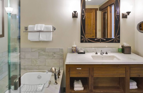 Stowe Area Cabin | #378 | Remodeled Studio | Vermonter | 3rd Floor Mt Mansfield Views