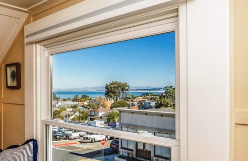 Pacific Grove House | 3788 Seagull's Nest ~ Walk to Downtown & Beach, Views of the Bay & Sea Life!