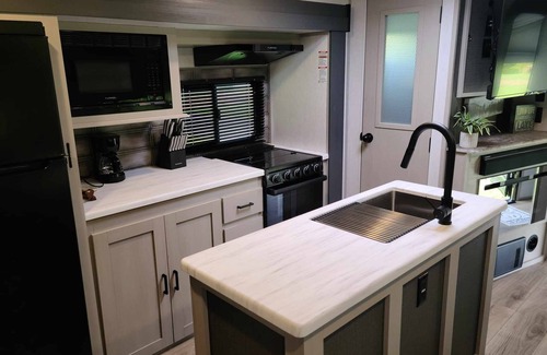 Huntingdon House | 37ft Camper