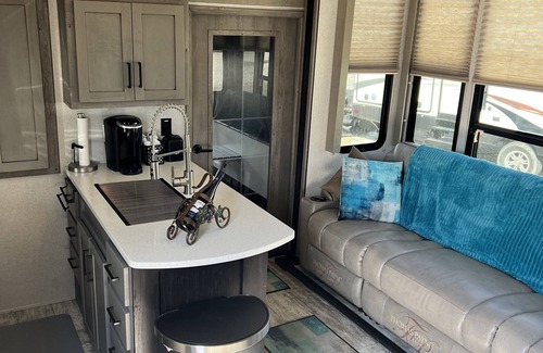Gravois Mills House | 38 ft RV-Amazing View-Water Park-Restaurant