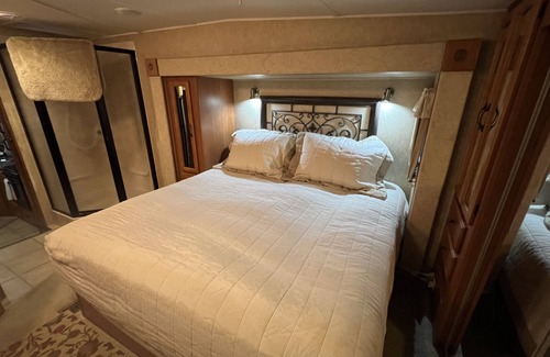 Harvard House | 38 ft. Travel Trailer on beautiful Palouse property (25 min from Moscow)