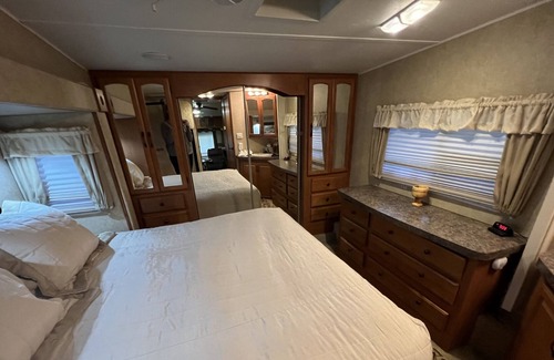 Harvard House | 38 ft. Travel Trailer on beautiful Palouse property (25 min from Moscow)