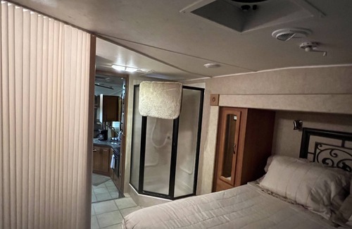 Harvard House | 38 ft. Travel Trailer on beautiful Palouse property (25 min from Moscow)