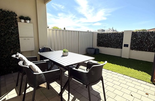 Pearsall House | 38 Suburban Family Retreat 3BR 2BA Baby-Friendly