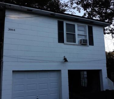 Avondale Apartment | 3864 Walsh Street Apartment