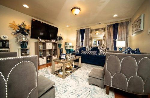 Roxborough House | 389D Relaxing 1 BR Home