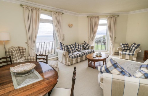 Muston Apartment | 38C The Crescent