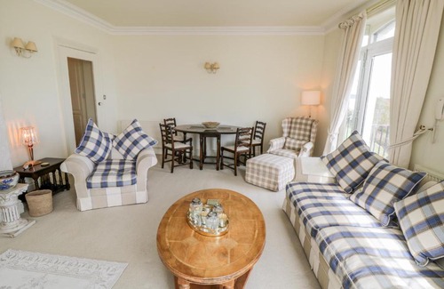 Muston Apartment | 38C The Crescent