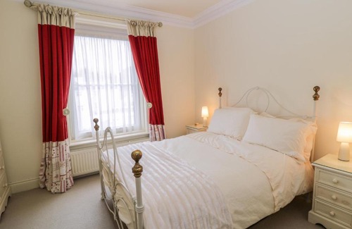 Muston Apartment | 38C The Crescent