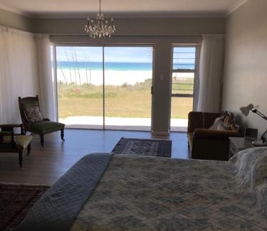 Jeffreys Bay House | 39 Kabeljauws Road Beach House