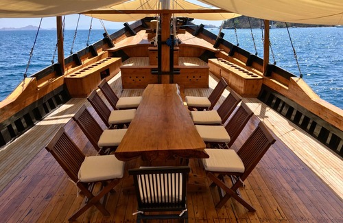 Labuan Bajo Boat Rental | 39 Meter Traditional Phinisi Boat