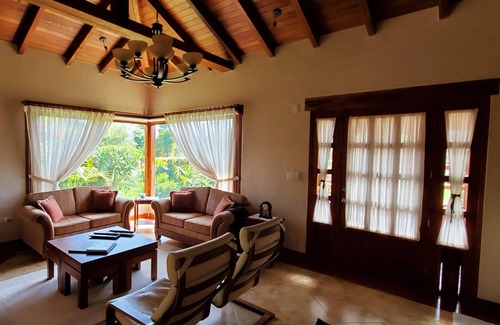 Cotacachi House | $39/night, gorgeous views, safe and walkable!