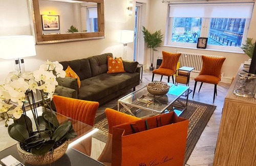 Knightsbridge Apartment | 39 steps to Harrods 2 Beds with AC