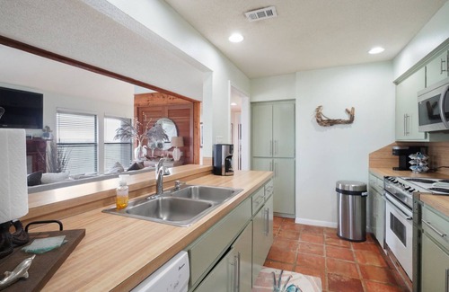 Matagorda Condo | #39 The Coastal Condo - The Place for a Perfect Beach Vacay