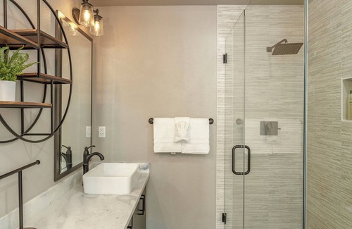 Saratoga Apartment | 3923 Heart of Saratoga - Charming Downtown Flat Near Cafes and Galleries