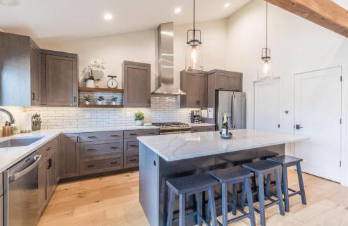 Ridgway House | 396 N Lena Street