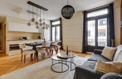8th Arrondissement Apartment | 398 Suite Triomphe - Charming apartment in Paris