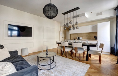 8th Arrondissement Apartment | 398 Suite Triomphe - Charming apartment in Paris