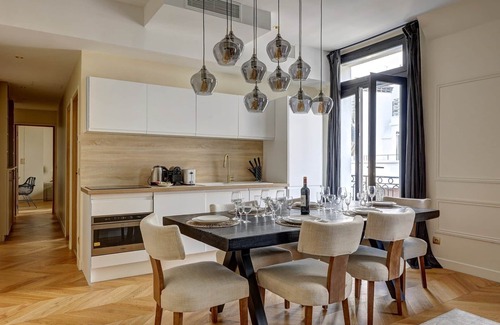 8th Arrondissement Apartment | 398 Suite Triomphe - Charming apartment in Paris