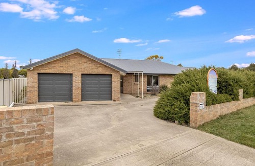 Berridale House | 3A Kunama - 4BR House l Central Location l Aircon l WiFi
