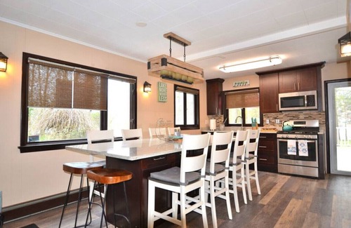 Hopatcong House | 3Acre LakeParadise SwimmingPool & Jacuzzi HotTub!
