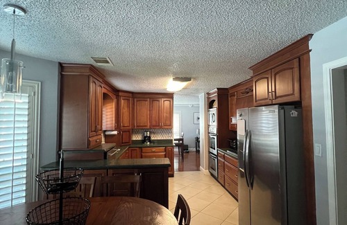 South Arlington House | 3b/2.5b Family home with Pool close to Joe Pool Lake and Epic Indoor Water Park