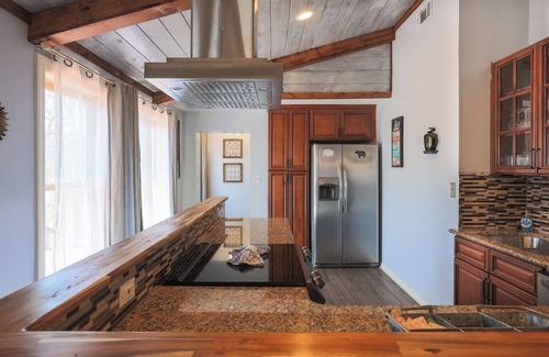 Gatlinburg Cottage | 3B 2 bath Cottage w Pool Hottub Close to Main st