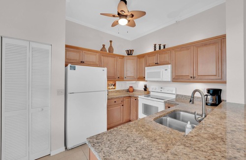 South Island Condo | 3B/2B Captains Bay South 502 Vacation Condo On The Island! Walk to Beach! Resort Pool!