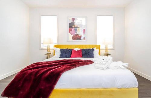 Jasper Place Apartment | 3B Executive Home - All King Beds - Fireplace - Garage