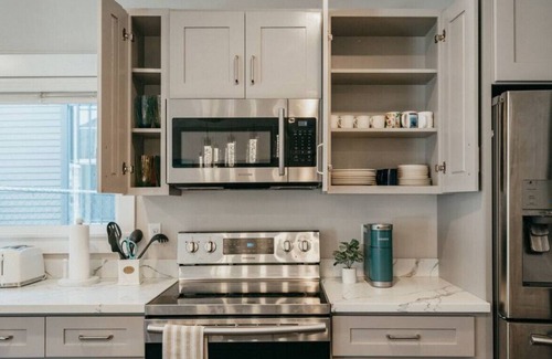 Central District House | 3b2.5b Newly Renovated Townhome @Central District