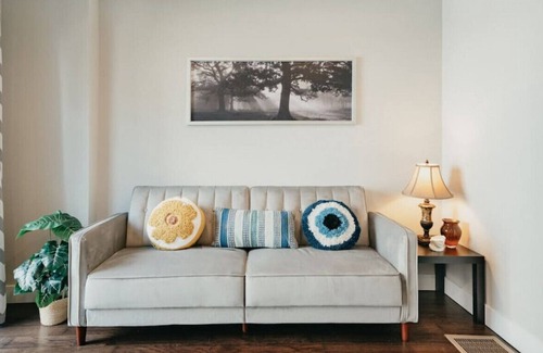 Central District House | 3b2.5b Newly Renovated Townhome @Central District