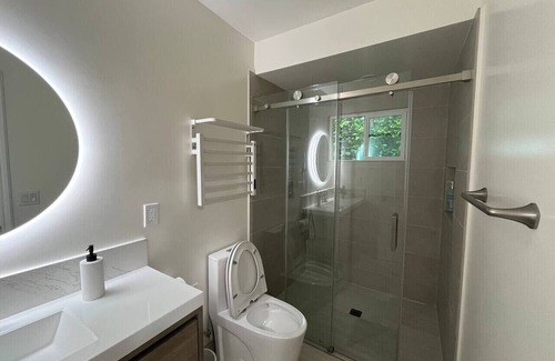 El Monte House | 3B2B Modern House w/Backyard