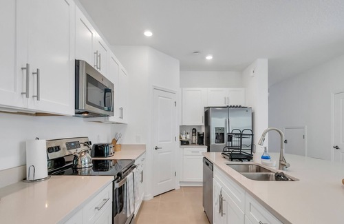 Kissimmee House | 3bd/2.5 stunning townhouse / Disney world/ seaward/ universal