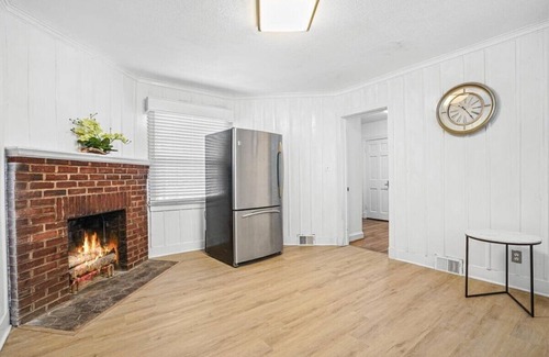 Bethesda House | 3Bd/2.5ba Townhome in Bethesda nr NIH and Metro