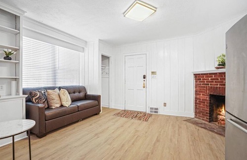 Bethesda House | 3Bd/2.5ba Townhome in Bethesda nr NIH and Metro