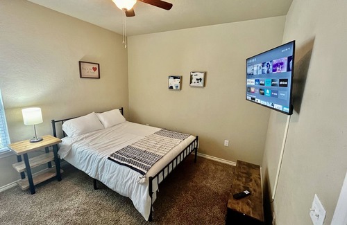 Longview House | 3bd / 2ba home located in the heart of Longview