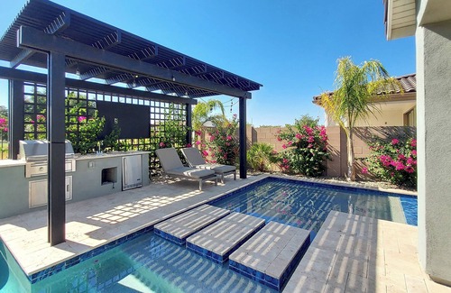 Surprise House | 3bd/2ba House w/ Pool, Hot Tub, Kiddie Pool, Firepits, & Resort Style Amenities