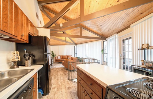 Bedford House | 3BD/3BA Roundhouse Retreat near Bedford Springs, where breathtaking views await!