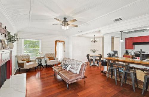McKinney House | 3BD Farmhouse Country Living - Pool Patio Firepit